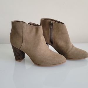Old Navy Green Neutral heel Boots Booties